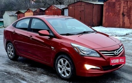 Hyundai Solaris II рестайлинг, 2015 год, 940 000 рублей, 2 фотография
