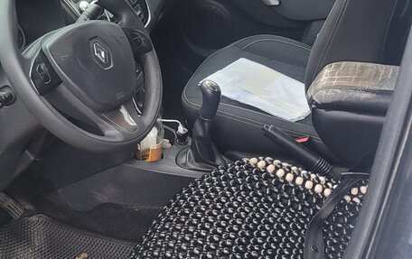 Renault Logan II, 2018 год, 650 000 рублей, 5 фотография