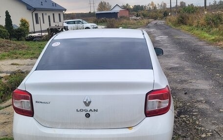 Renault Logan II, 2018 год, 650 000 рублей, 4 фотография