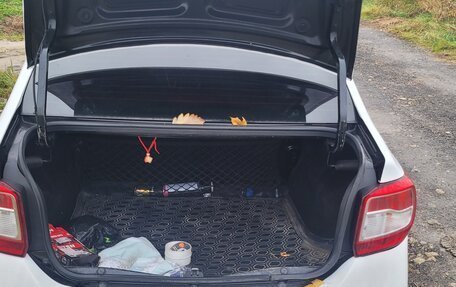 Renault Logan II, 2018 год, 650 000 рублей, 6 фотография