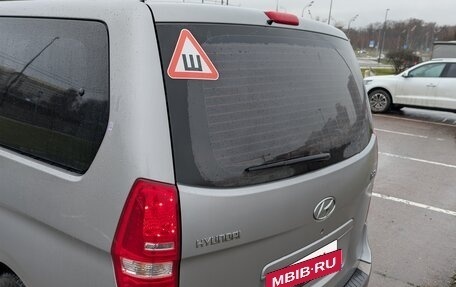 Hyundai H-1 II рестайлинг, 2015 год, 2 350 000 рублей, 22 фотография