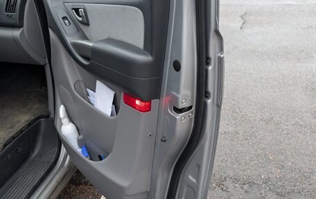 Hyundai H-1 II рестайлинг, 2015 год, 2 350 000 рублей, 31 фотография