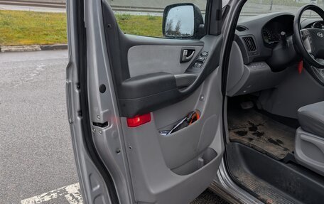 Hyundai H-1 II рестайлинг, 2015 год, 2 350 000 рублей, 38 фотография