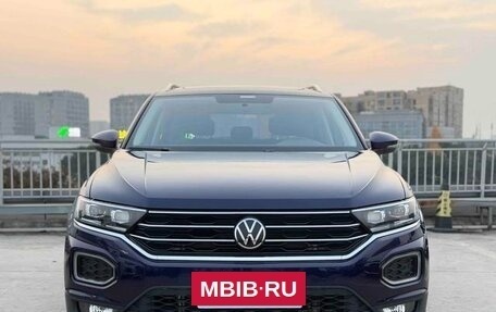 Volkswagen T-Roc I, 2022 год, 1 370 000 рублей, 2 фотография