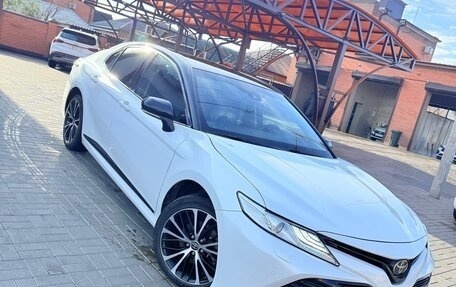 Toyota Camry, 2020 год, 3 380 000 рублей, 2 фотография