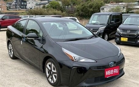 Toyota Prius IV XW50, 2021 год, 1 650 000 рублей, 3 фотография