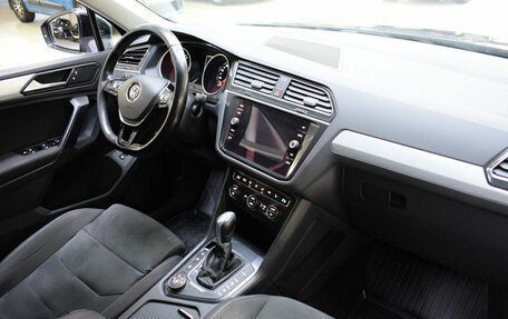 Volkswagen Tiguan II, 2017 год, 2 190 000 рублей, 17 фотография