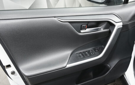 Toyota RAV4, 2021 год, 3 050 000 рублей, 16 фотография