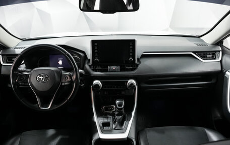 Toyota RAV4, 2021 год, 3 050 000 рублей, 11 фотография