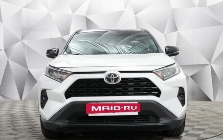 Toyota RAV4, 2021 год, 3 050 000 рублей, 8 фотография
