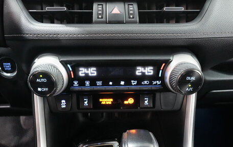 Toyota RAV4, 2021 год, 3 050 000 рублей, 18 фотография