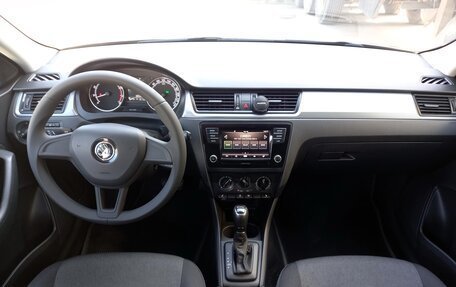 Skoda Rapid I, 2018 год, 1 000 000 рублей, 11 фотография