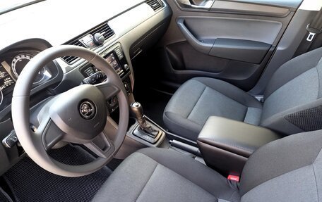 Skoda Rapid I, 2018 год, 1 000 000 рублей, 10 фотография