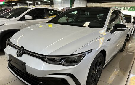 Volkswagen Golf VIII, 2022 год, 1 990 000 рублей, 2 фотография