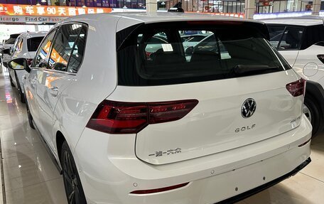 Volkswagen Golf VIII, 2022 год, 1 990 000 рублей, 3 фотография