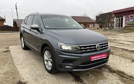 Volkswagen Tiguan II, 2019 год, 2 250 000 рублей, 1 фотография