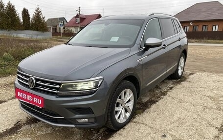 Volkswagen Tiguan II, 2019 год, 2 250 000 рублей, 3 фотография