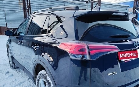 Toyota RAV4, 2019 год, 3 800 000 рублей, 4 фотография
