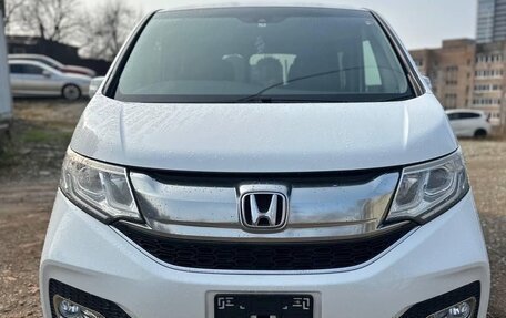 Honda Stepwgn IV, 2016 год, 1 750 000 рублей, 2 фотография