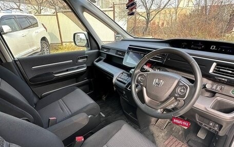Honda Stepwgn IV, 2016 год, 1 750 000 рублей, 9 фотография