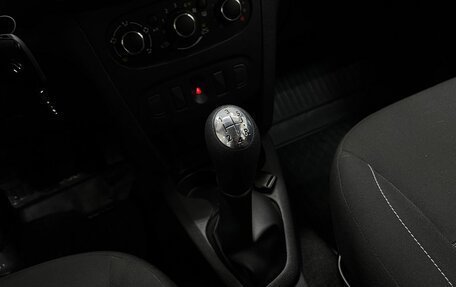 Renault Logan II, 2019 год, 1 245 000 рублей, 23 фотография