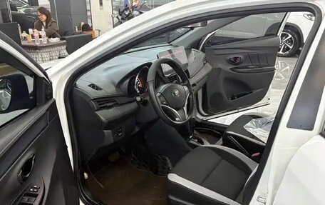 Toyota Yaris XP150 рестайлинг, 2022 год, 1 387 000 рублей, 7 фотография