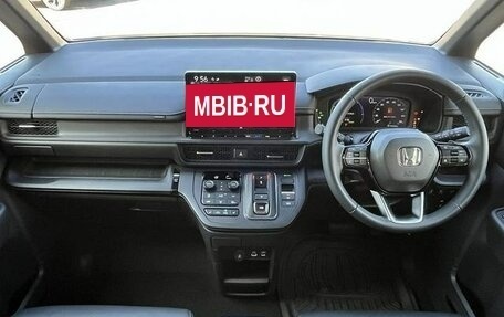 Honda Stepwgn, 2023 год, 2 401 000 рублей, 6 фотография