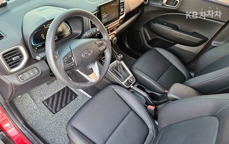Hyundai Venue I, 2023 год, 1 700 000 рублей, 6 фотография