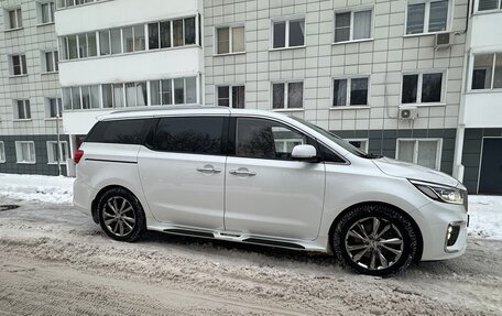 KIA Carnival III, 2019 год, 1 650 000 рублей, 5 фотография