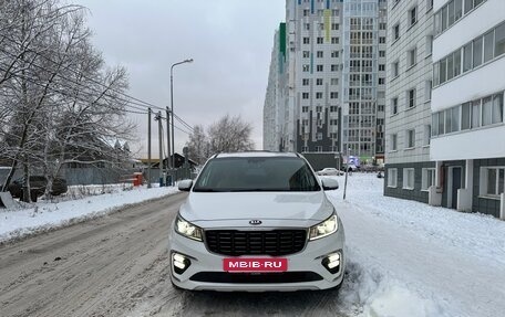 KIA Carnival III, 2019 год, 1 650 000 рублей, 2 фотография