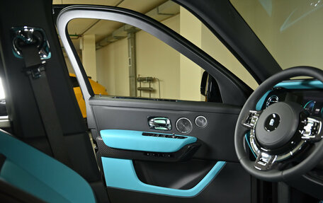 Rolls-Royce Cullinan, 2025 год, 72 950 000 рублей, 31 фотография