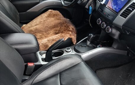 Mitsubishi Outlander III рестайлинг 3, 2011 год, 1 300 000 рублей, 8 фотография