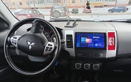 Mitsubishi Outlander III рестайлинг 3, 2011 год, 1 300 000 рублей, 9 фотография