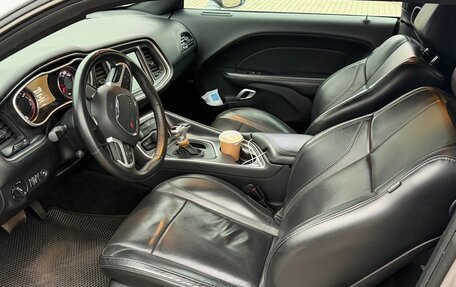 Dodge Challenger III рестайлинг 2, 2016 год, 3 300 000 рублей, 10 фотография