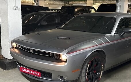 Dodge Challenger III рестайлинг 2, 2016 год, 3 300 000 рублей, 5 фотография