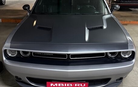 Dodge Challenger III рестайлинг 2, 2016 год, 3 300 000 рублей, 2 фотография