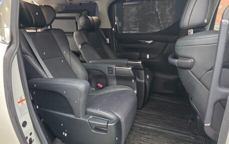 Toyota Alphard III, 2021 год, 5 599 000 рублей, 28 фотография