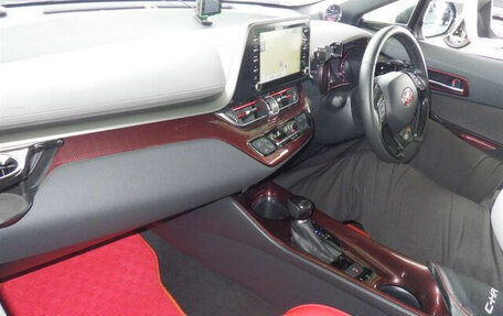 Toyota C-HR I рестайлинг, 2019 год, 3 250 000 рублей, 26 фотография