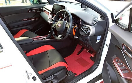 Toyota C-HR I рестайлинг, 2019 год, 3 250 000 рублей, 32 фотография