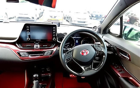 Toyota C-HR I рестайлинг, 2019 год, 3 250 000 рублей, 30 фотография