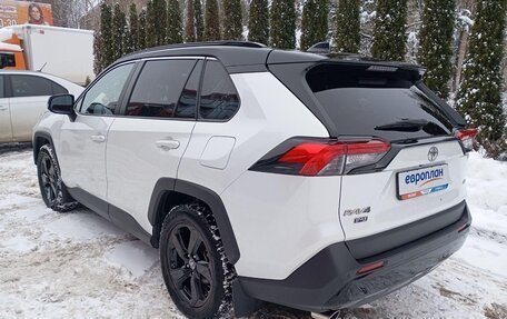 Toyota RAV4, 2021 год, 4 200 000 рублей, 4 фотография