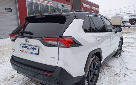 Toyota RAV4, 2021 год, 4 200 000 рублей, 3 фотография