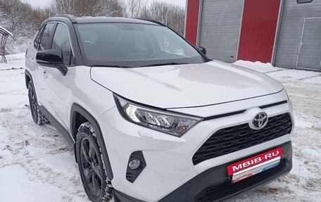 Toyota RAV4, 2021 год, 4 200 000 рублей, 2 фотография