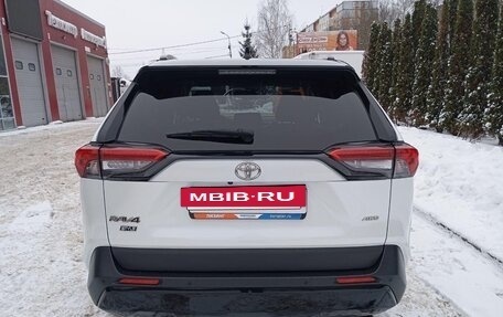 Toyota RAV4, 2021 год, 4 200 000 рублей, 6 фотография