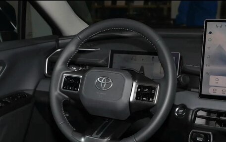 Toyota RAV4, 2025 год, 4 840 000 рублей, 6 фотография