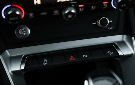 Audi Q3, 2019 год, 2 999 000 рублей, 18 фотография