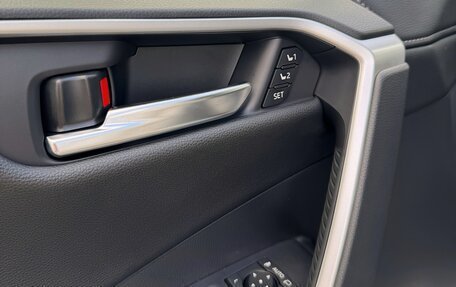 Toyota RAV4, 2025 год, 5 300 000 рублей, 32 фотография