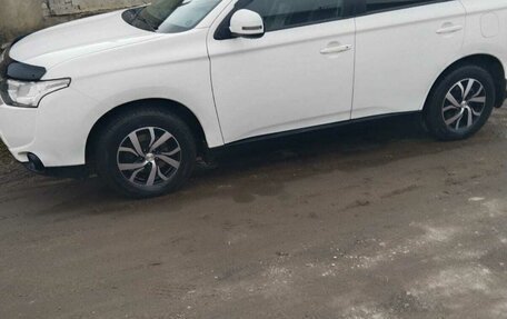 Mitsubishi Outlander III рестайлинг 3, 2012 год, 1 450 000 рублей, 4 фотография