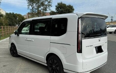 Honda Stepwgn, 2022 год, 2 650 000 рублей, 6 фотография