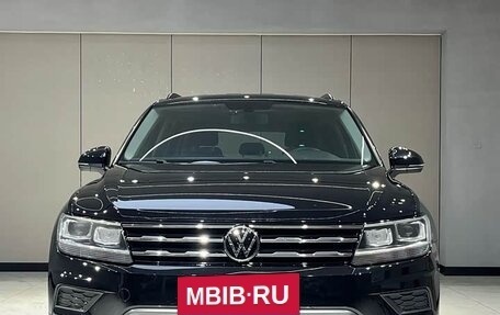 Volkswagen Tiguan II, 2022 год, 2 283 000 рублей, 2 фотография